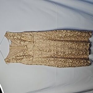 Sherrie Bloom Peter Noviello Chetta B lace sheath vneck cocktail gold dress 14